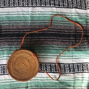 CUTE round woven purse